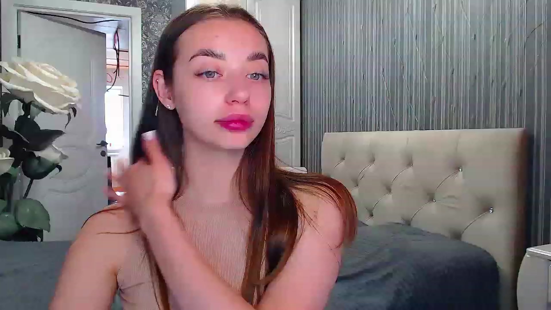 Gallery image thumbnail from EmeraldLilyyy's myfreecams stream on, 05/28/2023, 10:34 image 17 of 20