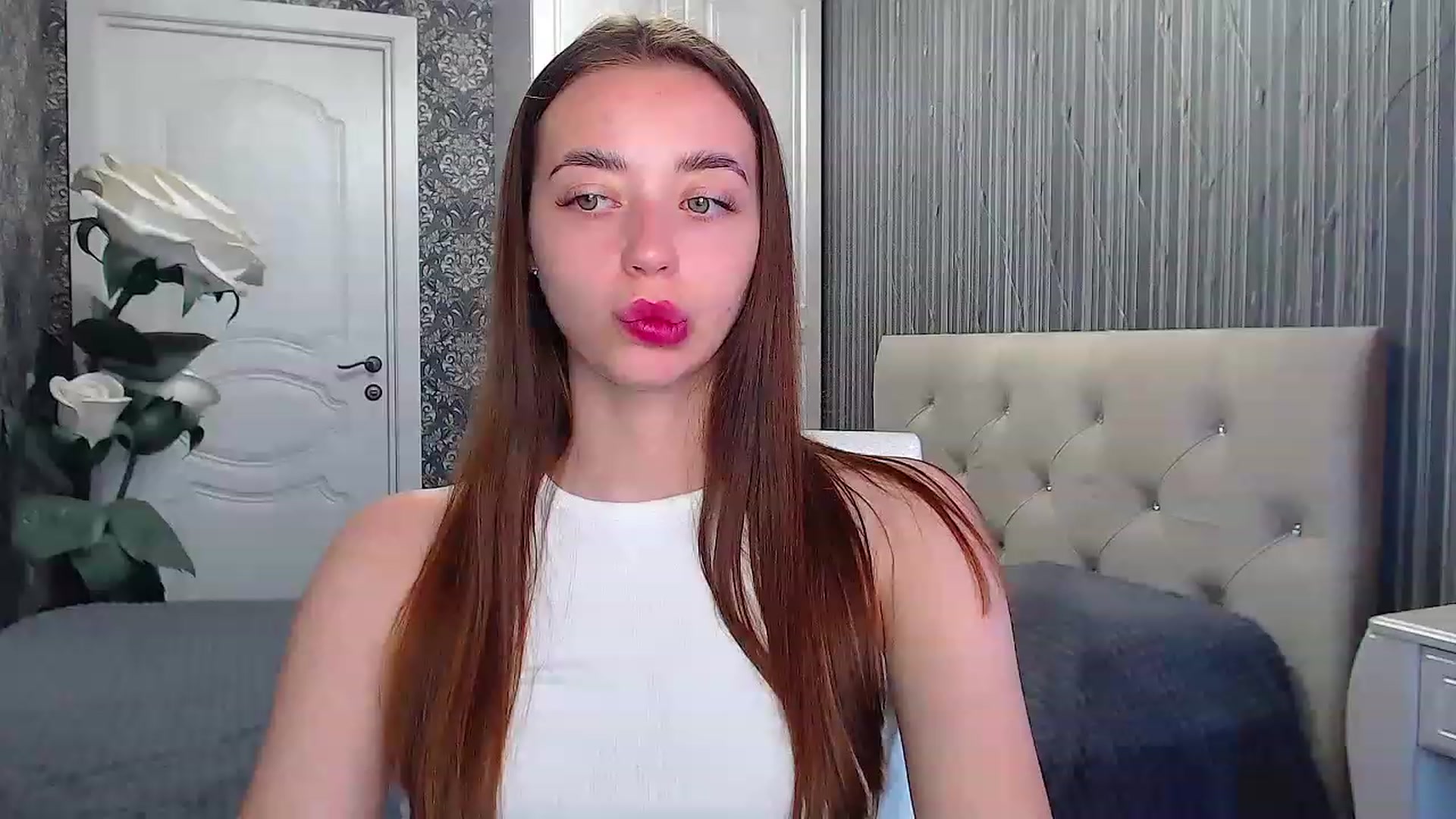 Gallery image thumbnail from EmeraldLilyyy's myfreecams stream on, 06/06/2023, 08:40 image 16 of 20