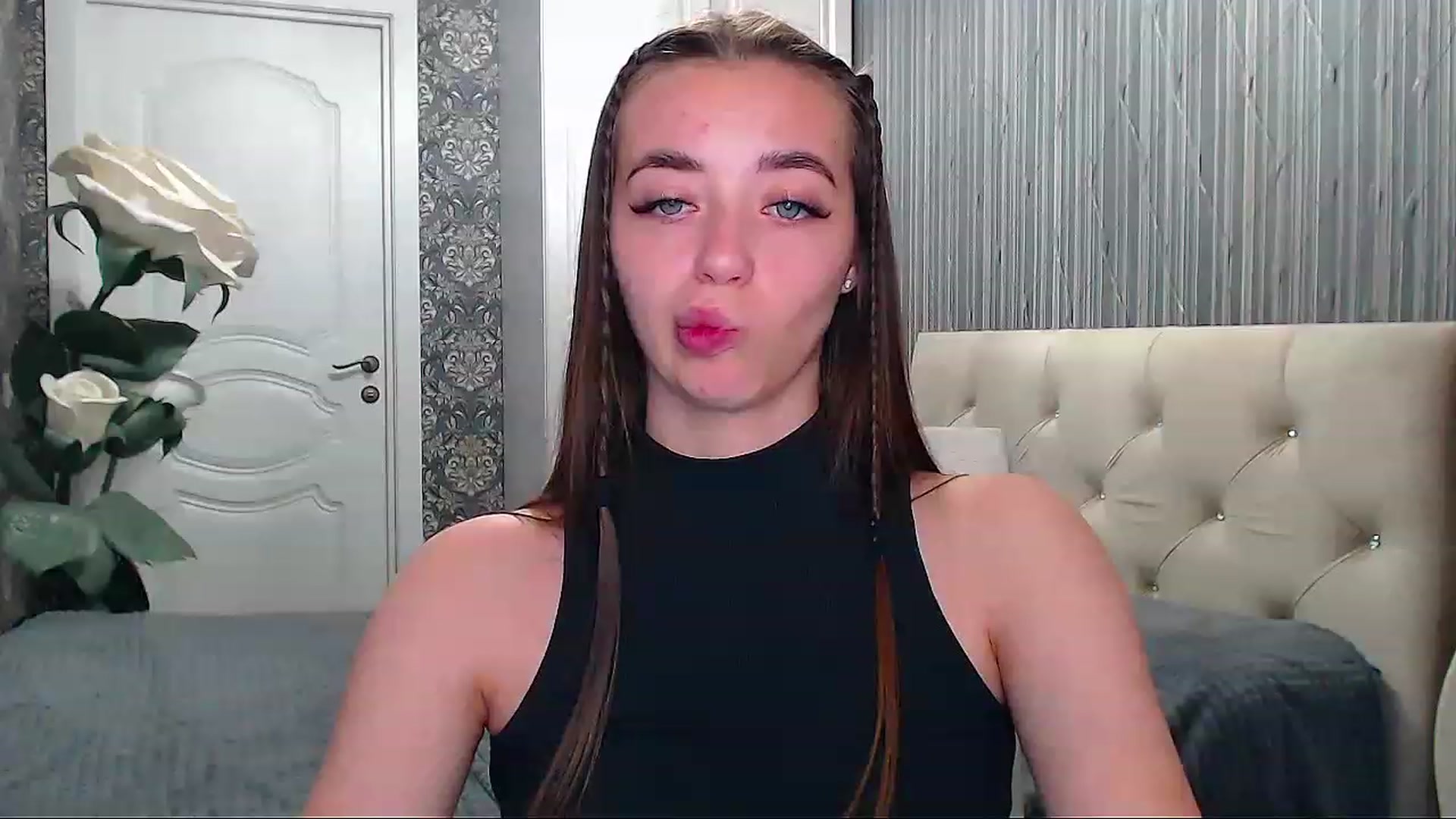 Gallery image thumbnail from EmeraldLilyyy's myfreecams stream on, 06/12/2023, 16:47 image 6 of 20