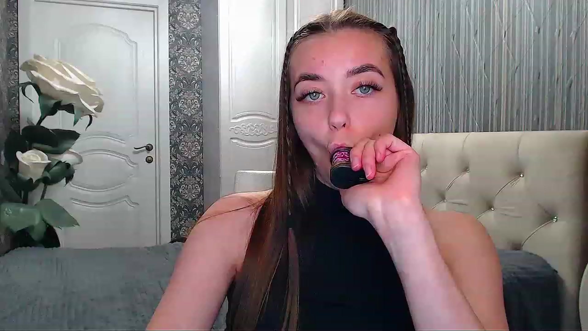 Gallery image thumbnail from EmeraldLilyyy's myfreecams stream on, 06/12/2023, 16:47 image 8 of 20