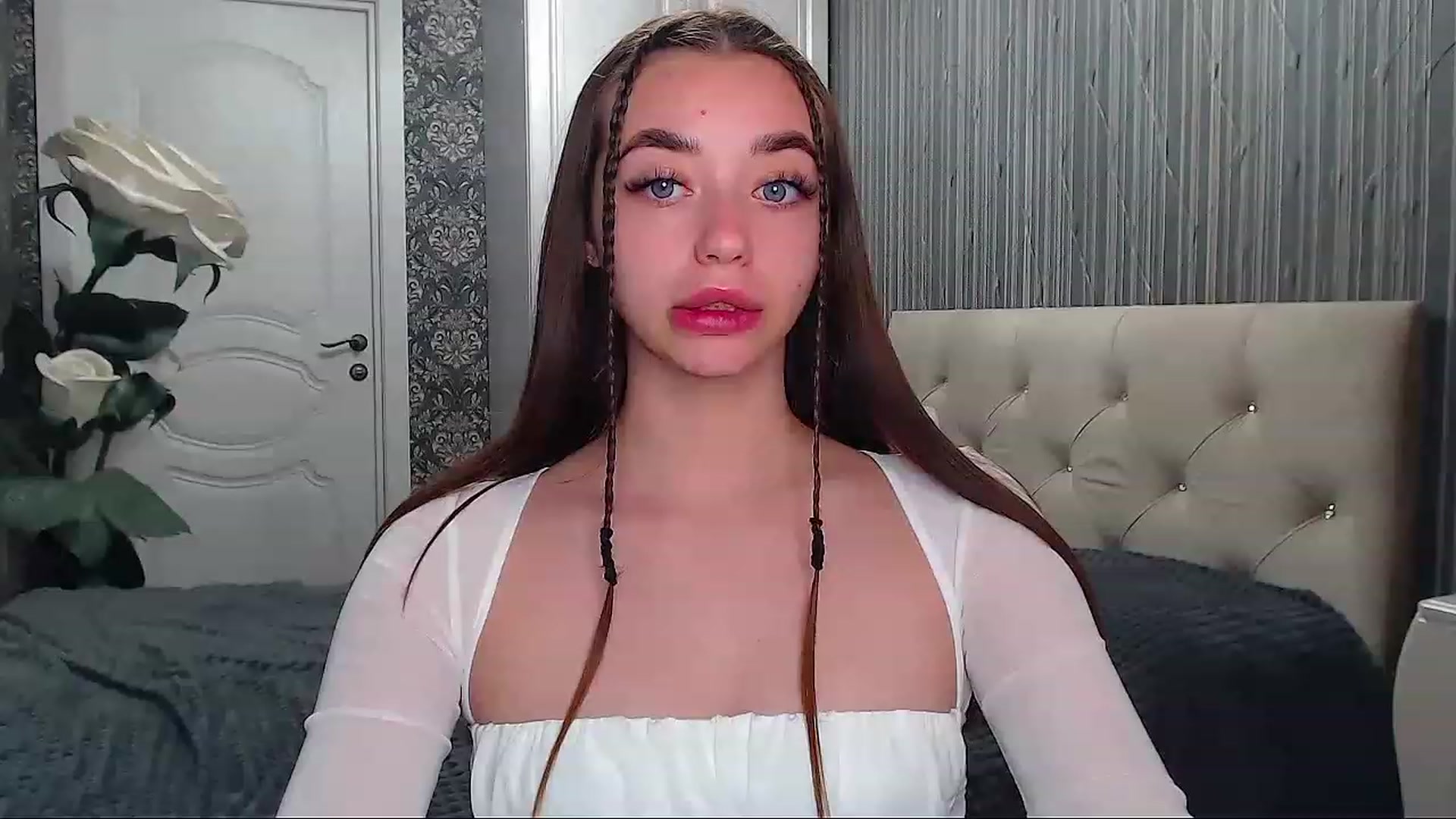 Gallery image thumbnail from EmeraldLilyyy's myfreecams stream on, 06/15/2023, 08:05 image 6 of 20