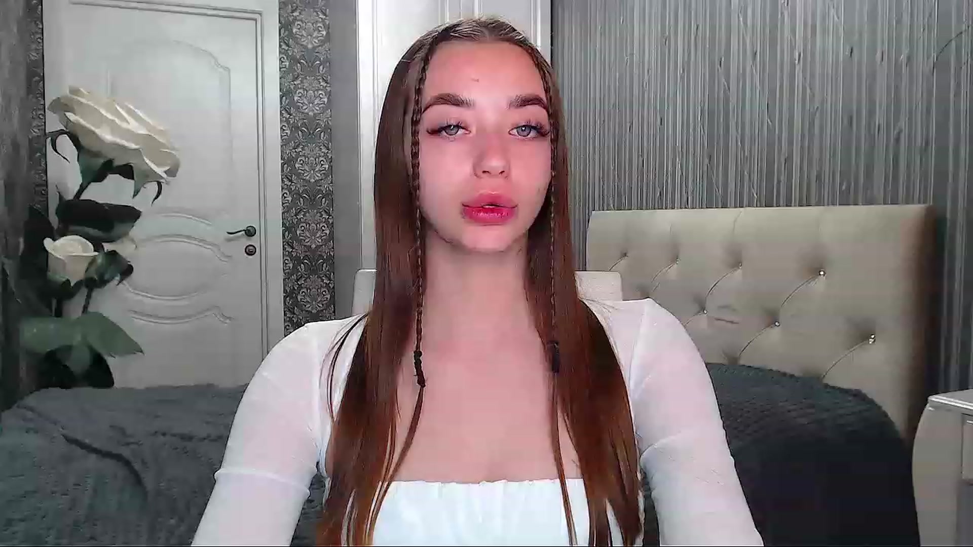 Gallery image thumbnail from EmeraldLilyyy's myfreecams stream on, 06/15/2023, 08:05 image 1 of 20