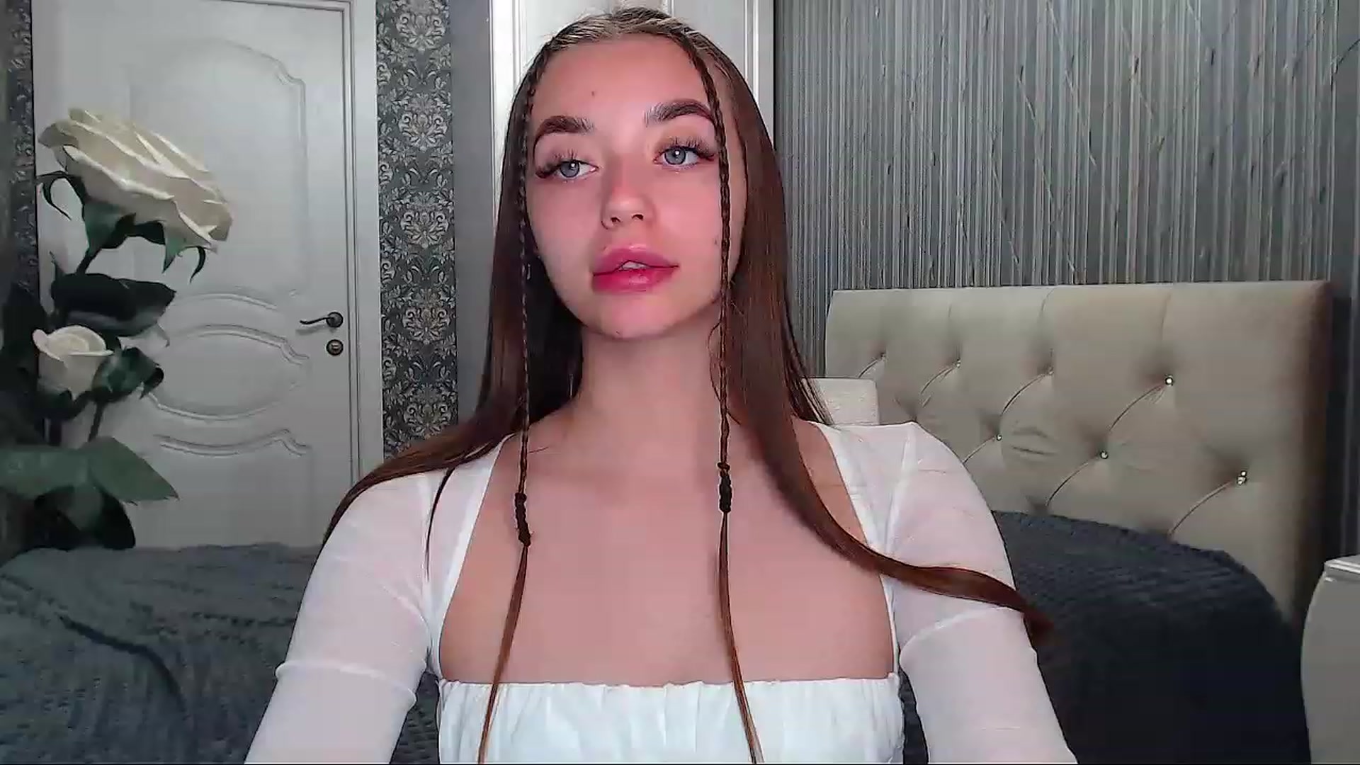 Gallery image thumbnail from EmeraldLilyyy's myfreecams stream on, 06/15/2023, 08:05 image 8 of 20