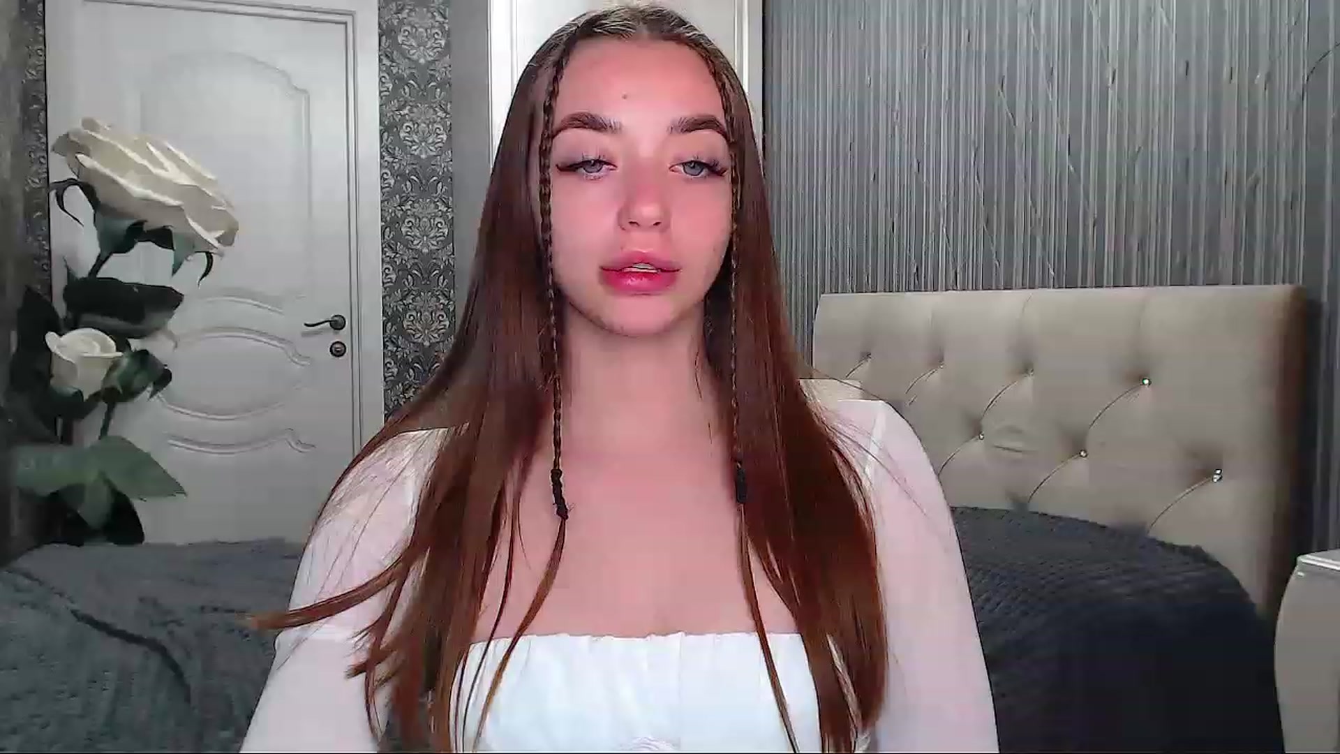 Gallery image thumbnail from EmeraldLilyyy's myfreecams stream on, 06/15/2023, 08:05 image 14 of 20