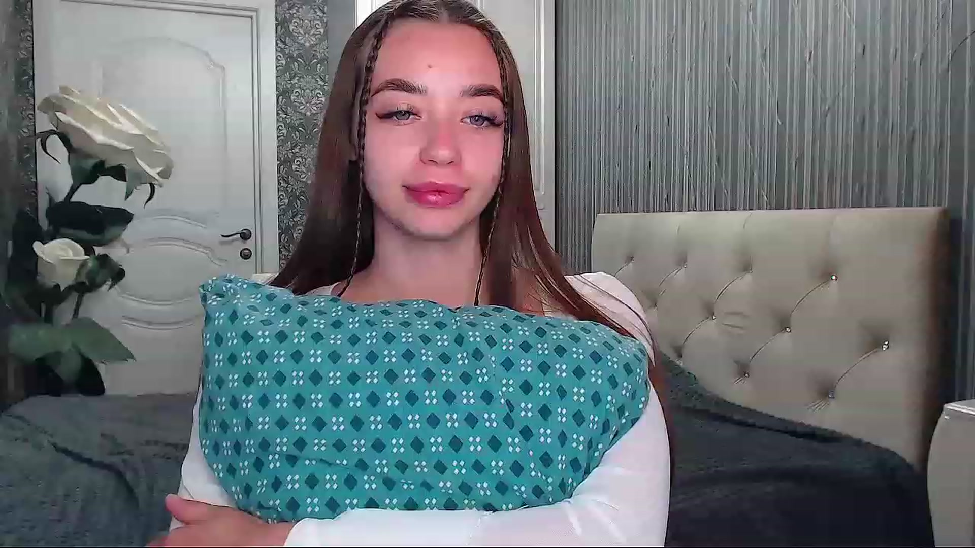 Gallery image thumbnail from EmeraldLilyyy's myfreecams stream on, 06/15/2023, 08:05 image 16 of 20