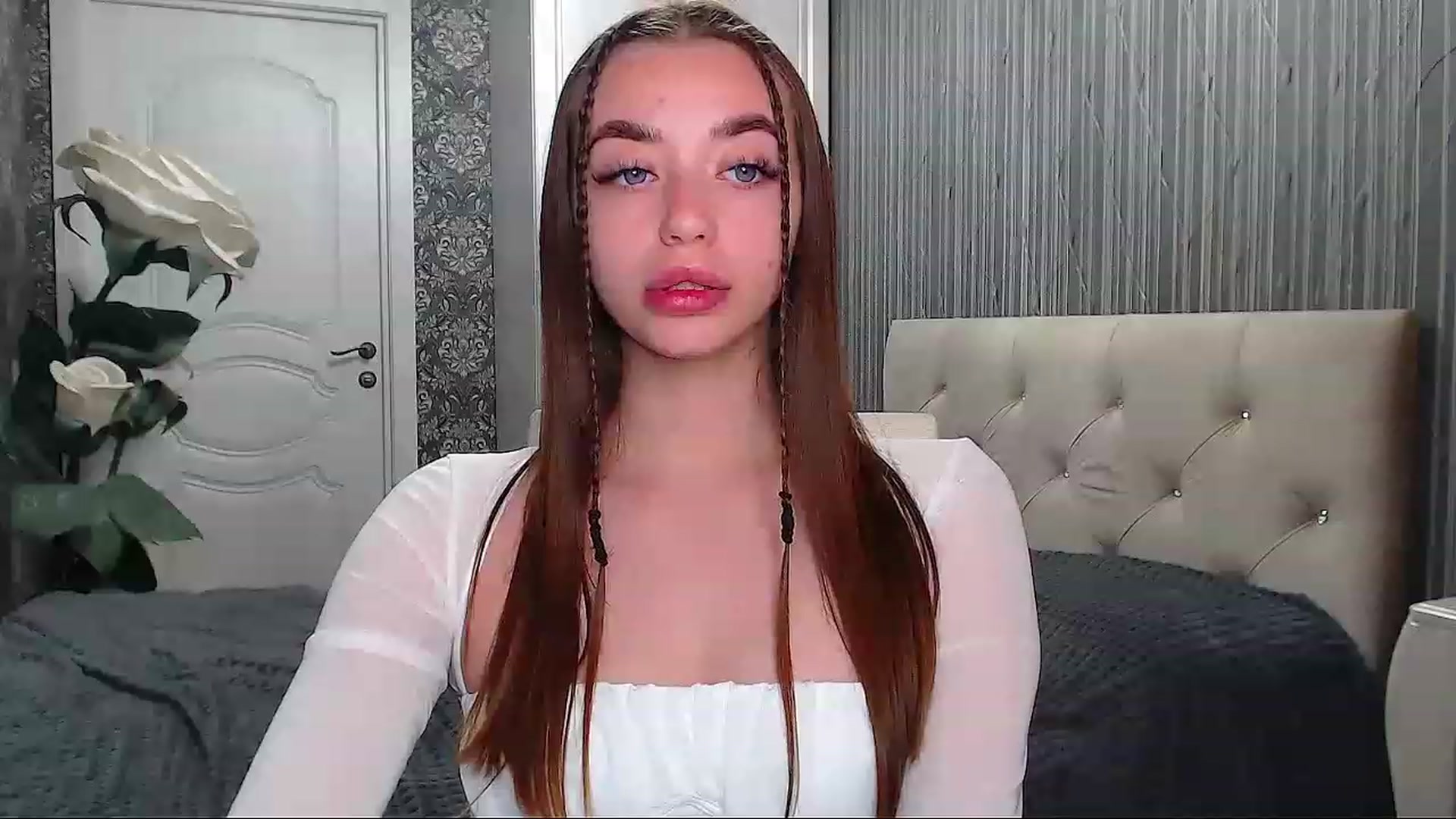 Gallery image thumbnail from EmeraldLilyyy's myfreecams stream on, 06/15/2023, 08:05 image 10 of 20