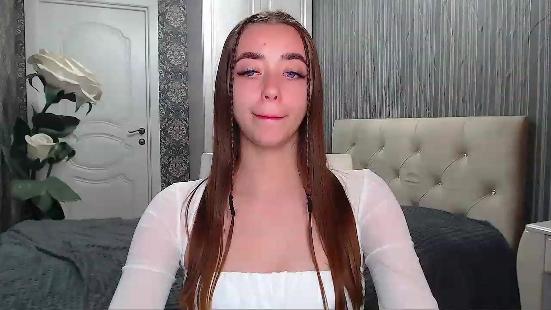 Gallery image thumbnail from EmeraldLilyyy's myfreecams stream on, 06/15/2023, 08:05 image 2 of 20