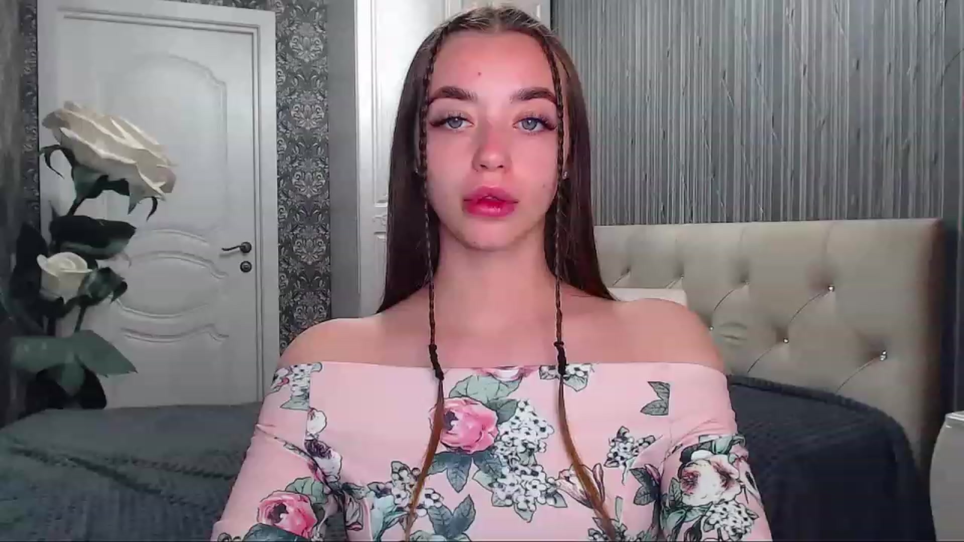 Gallery image thumbnail from EmeraldLilyyy's myfreecams stream on, 06/15/2023, 09:09 image 1 of 20
