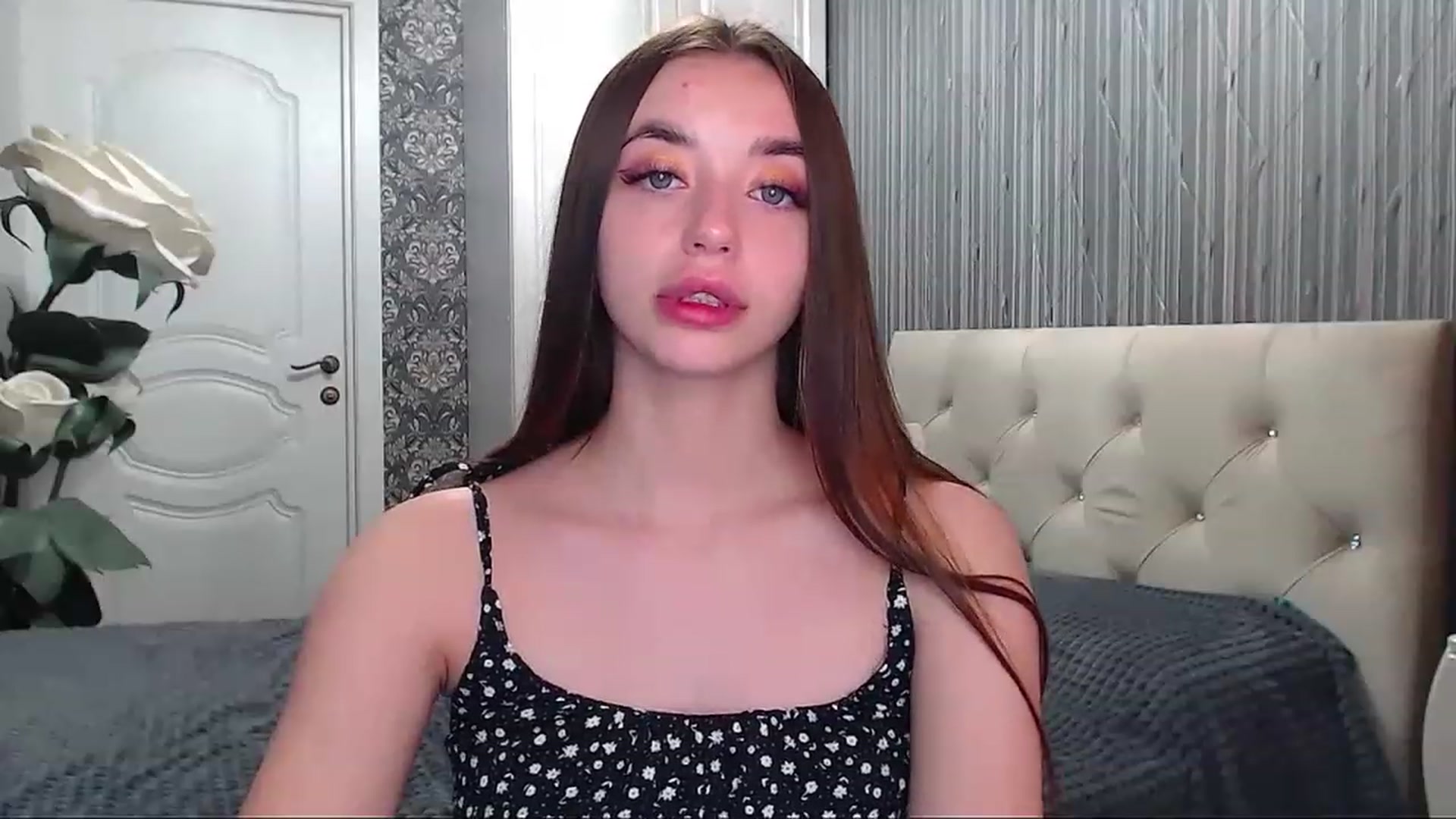 Gallery image thumbnail from EmeraldLilyyy's myfreecams stream on, 06/17/2023, 10:50 image 16 of 20