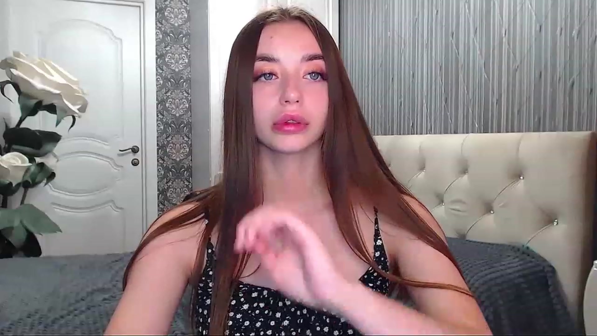 Gallery image thumbnail from EmeraldLilyyy's myfreecams stream on, 06/17/2023, 10:50 image 8 of 20