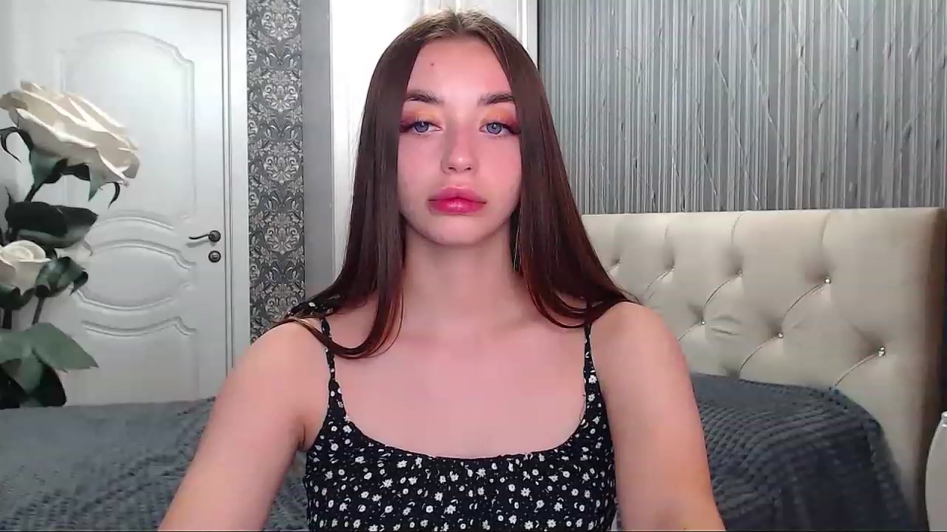 Gallery image thumbnail from EmeraldLilyyy's myfreecams stream on, 06/17/2023, 10:50 image 10 of 20