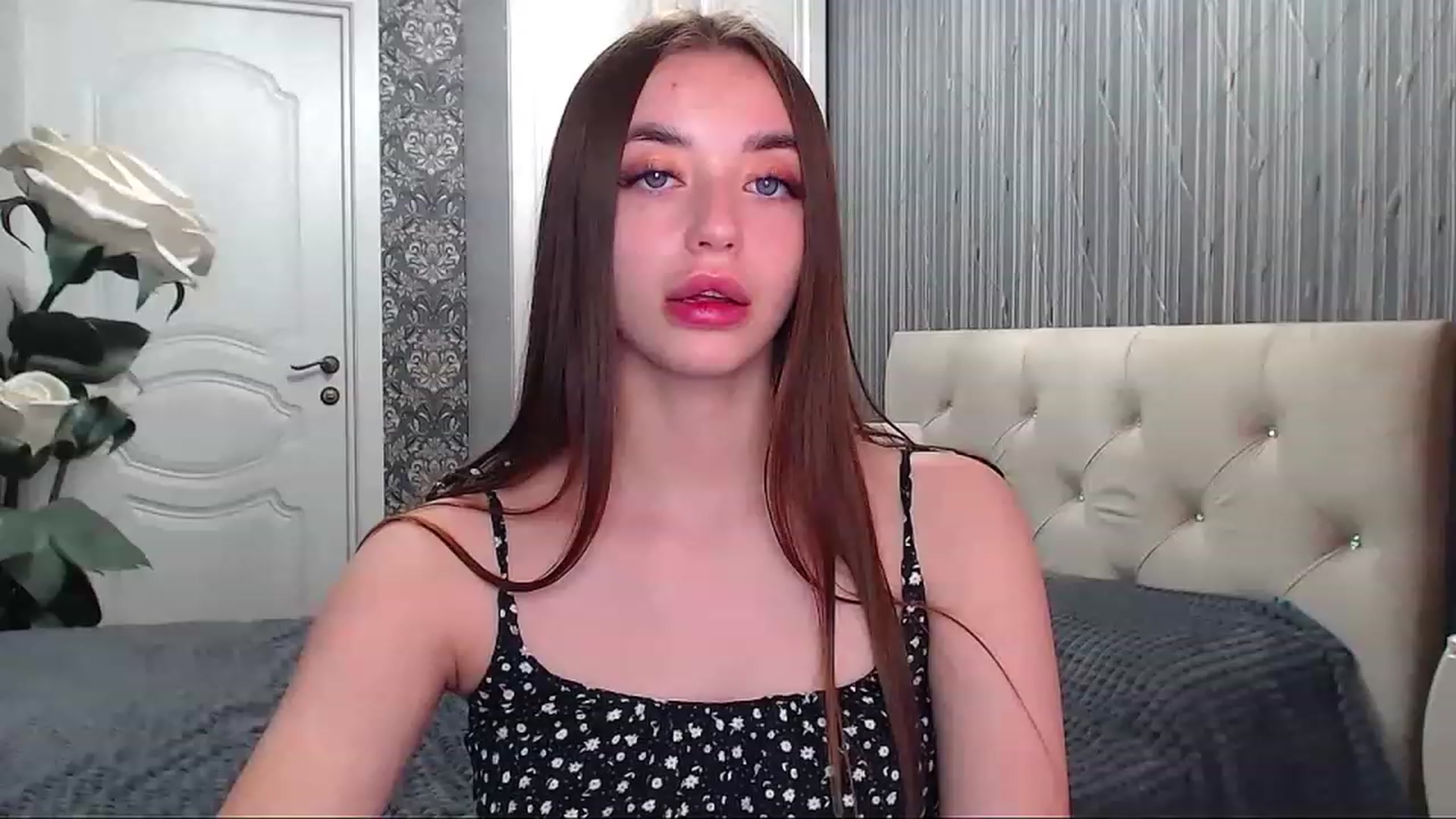 Gallery image thumbnail from EmeraldLilyyy's myfreecams stream on, 06/17/2023, 10:50 image 4 of 20