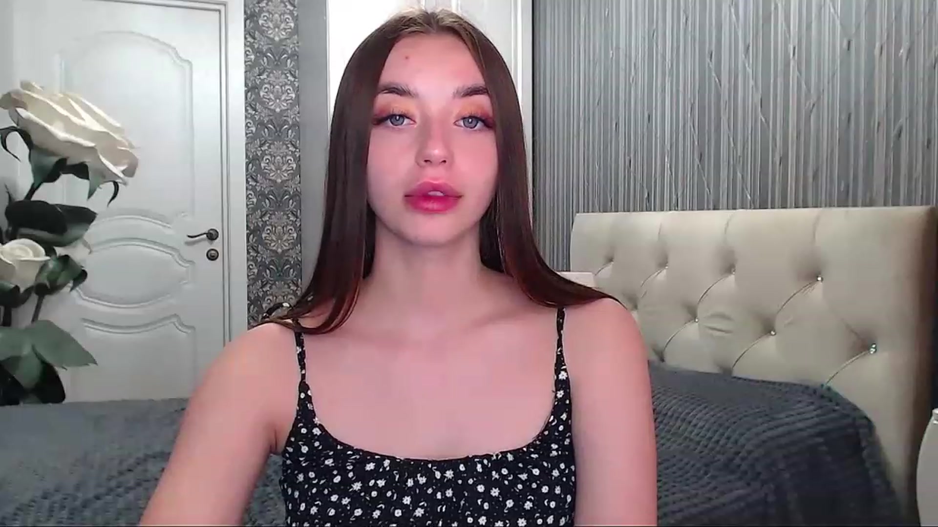 Gallery image thumbnail from EmeraldLilyyy's myfreecams stream on, 06/17/2023, 10:50 image 17 of 20