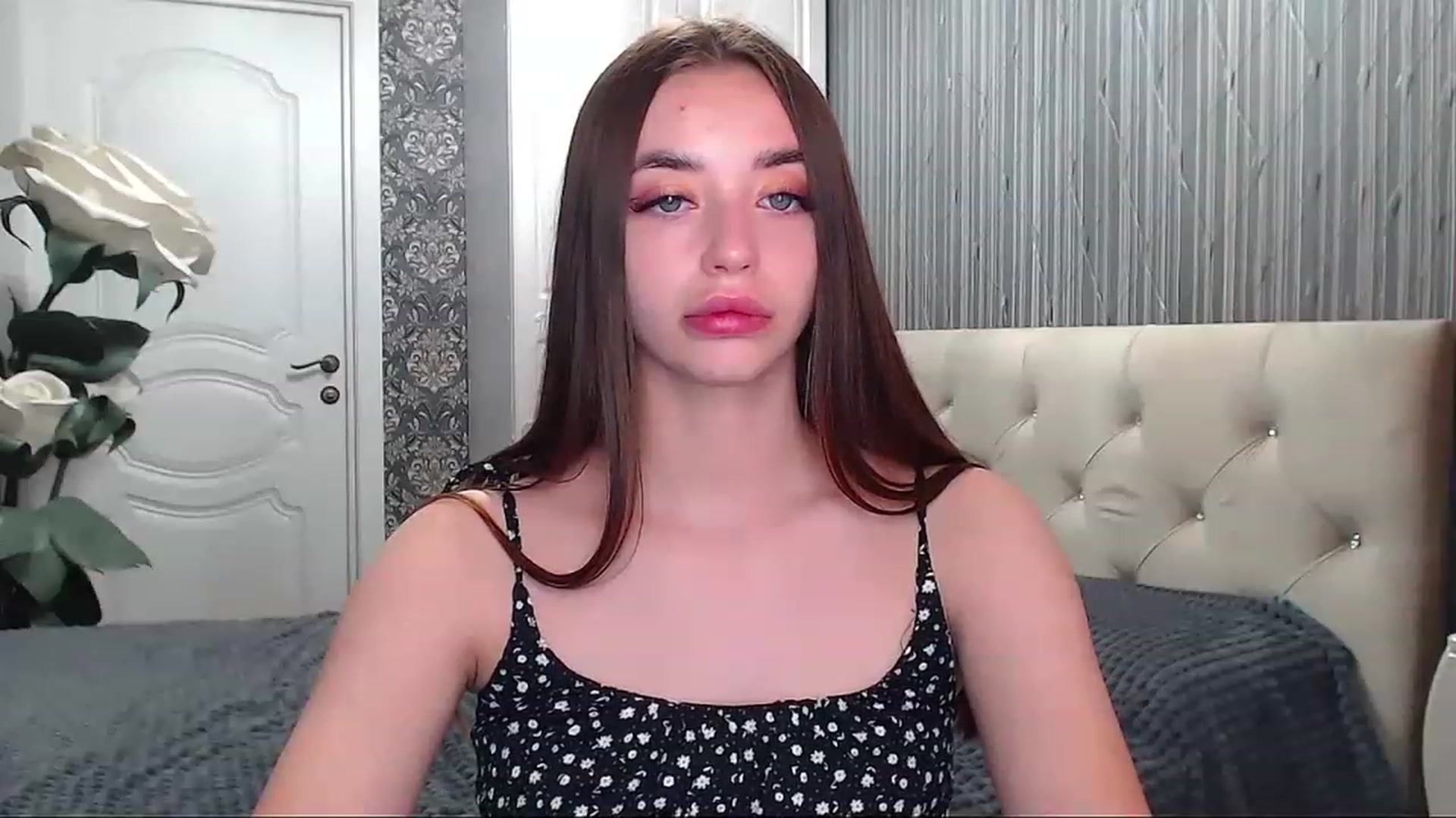 Gallery image thumbnail from EmeraldLilyyy's myfreecams stream on, 06/17/2023, 10:50 image 12 of 20