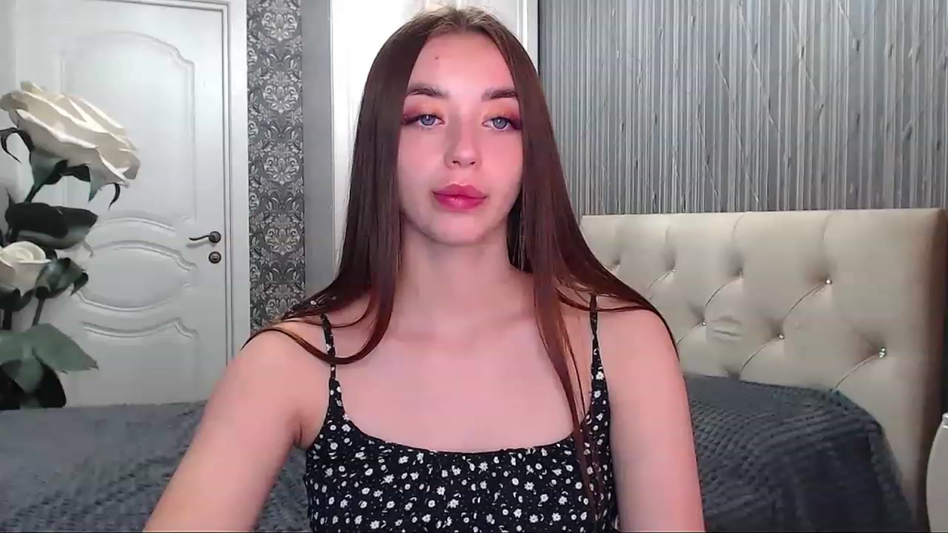 Gallery image thumbnail from EmeraldLilyyy's myfreecams stream on, 06/17/2023, 10:50 image 3 of 20