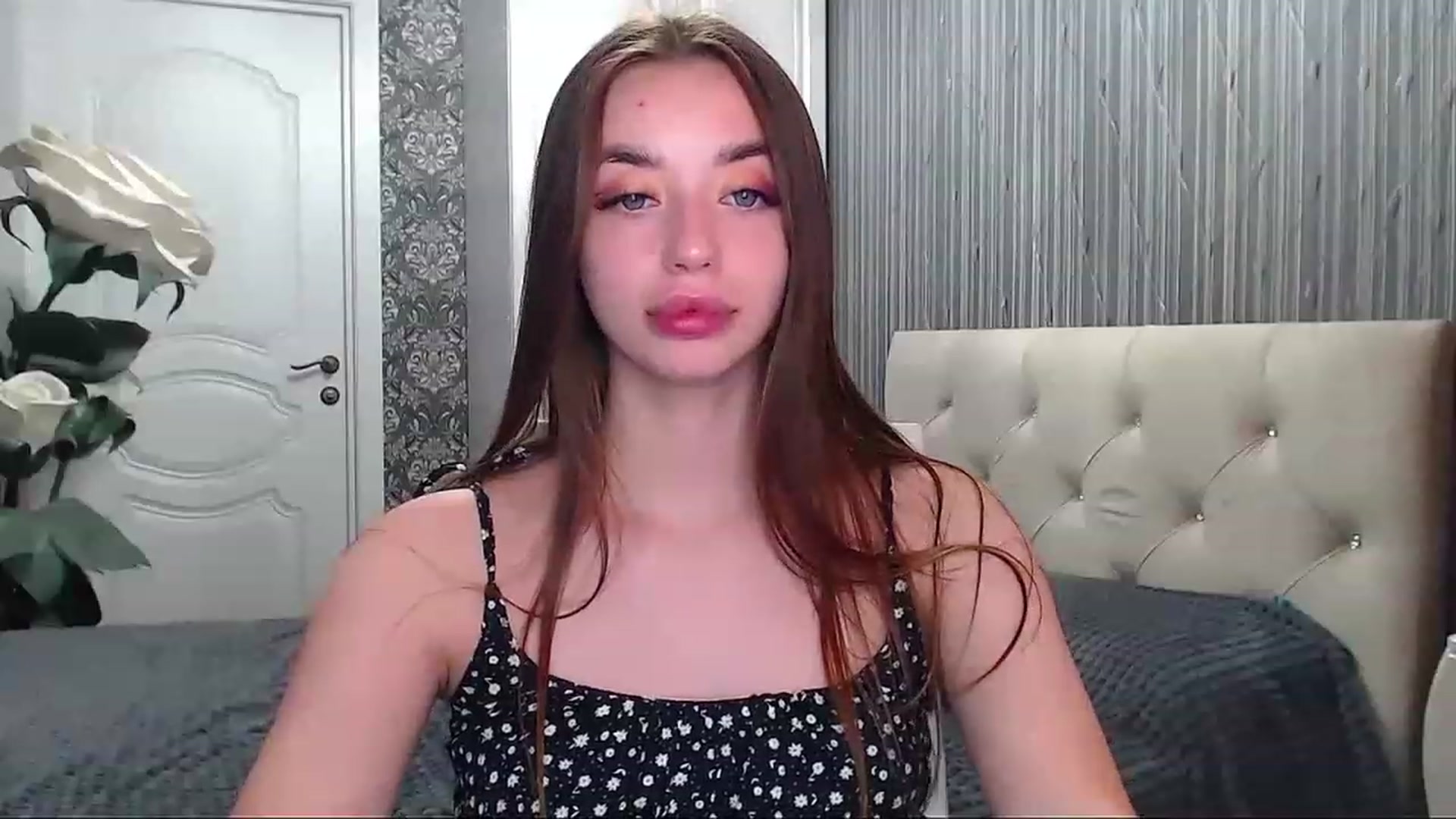 Gallery image thumbnail from EmeraldLilyyy's myfreecams stream on, 06/17/2023, 10:50 image 19 of 20