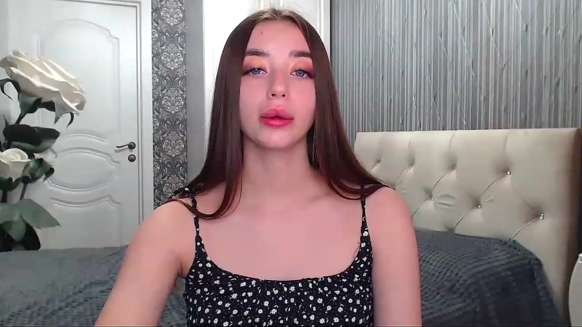 Gallery image thumbnail from EmeraldLilyyy's myfreecams stream on, 06/17/2023, 10:50 image 11 of 20