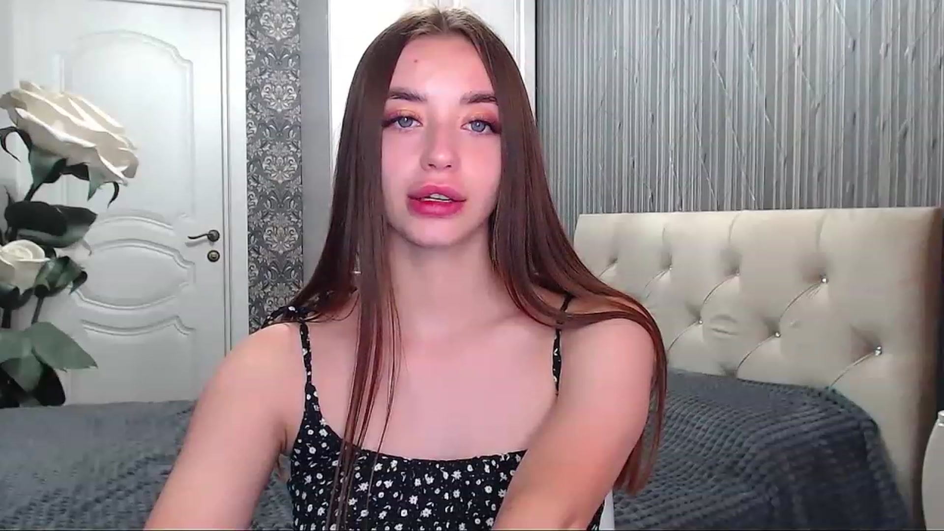 Gallery image thumbnail from EmeraldLilyyy's myfreecams stream on, 06/17/2023, 10:50 image 15 of 20