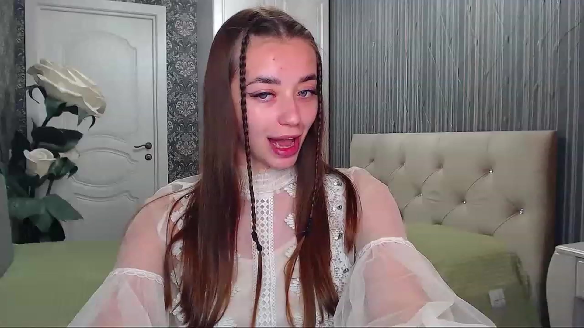 Gallery image thumbnail from EmeraldLilyyy's myfreecams stream on, 06/18/2023, 08:39 image 13 of 20