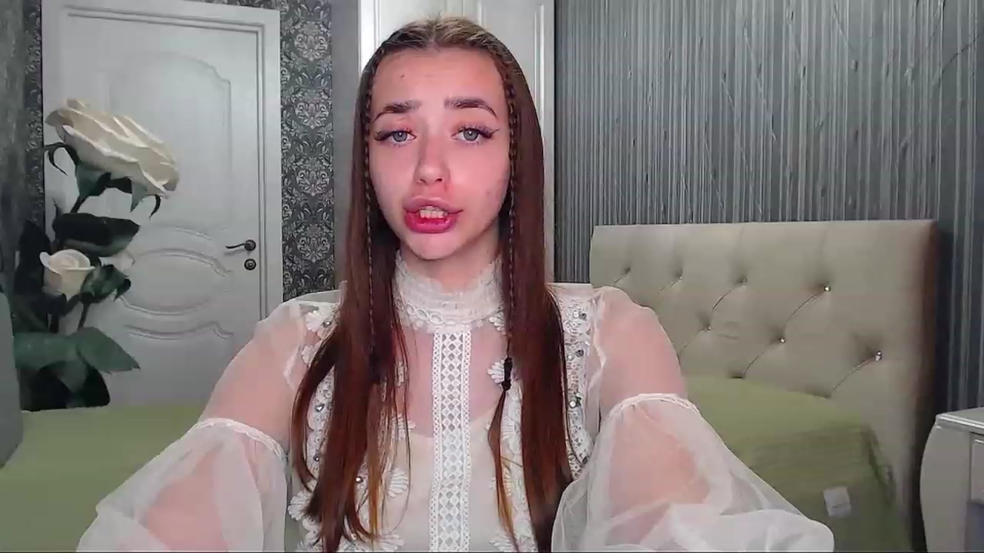 Gallery image thumbnail from EmeraldLilyyy's myfreecams stream on, 06/18/2023, 08:39 image 2 of 20