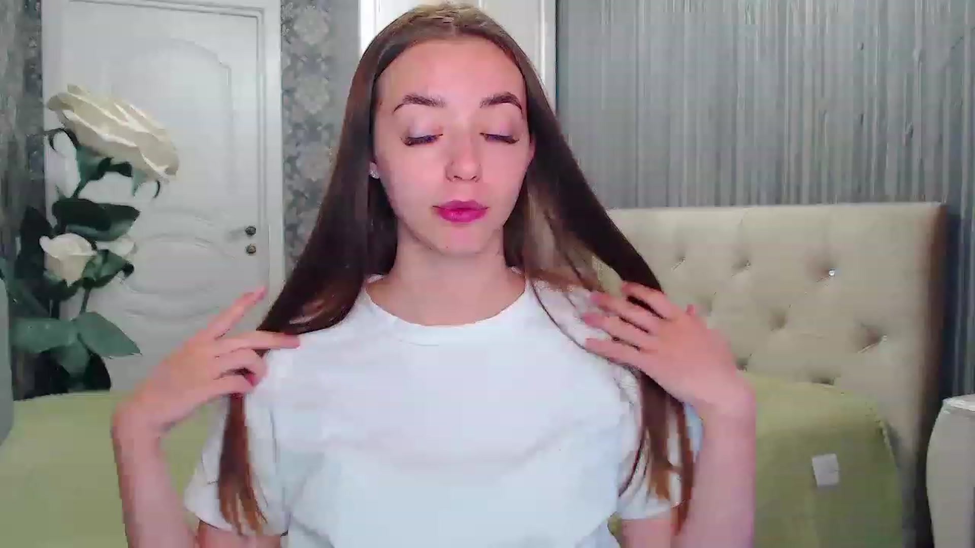 Gallery image thumbnail from EmeraldLilyyy's myfreecams stream on, 06/24/2023, 10:36 image 16 of 20