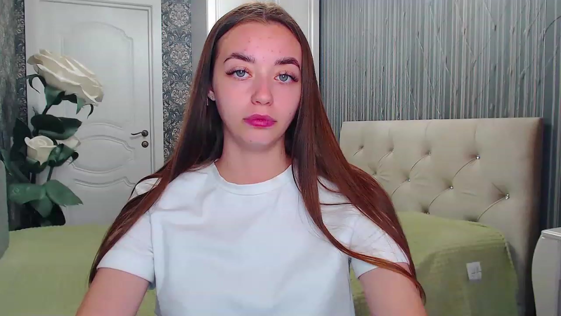 Gallery image thumbnail from EmeraldLilyyy's myfreecams stream on, 06/24/2023, 10:36 image 8 of 20