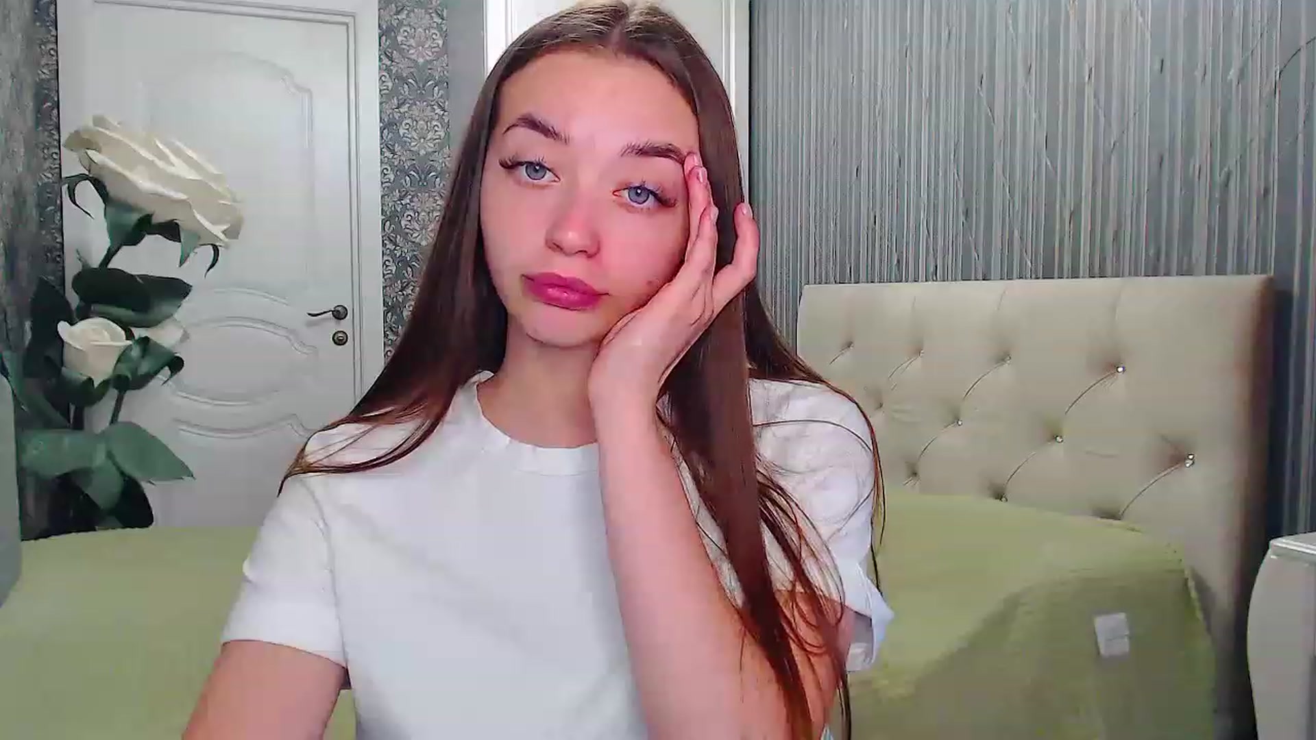 Gallery image thumbnail from EmeraldLilyyy's myfreecams stream on, 06/24/2023, 10:36 image 17 of 20
