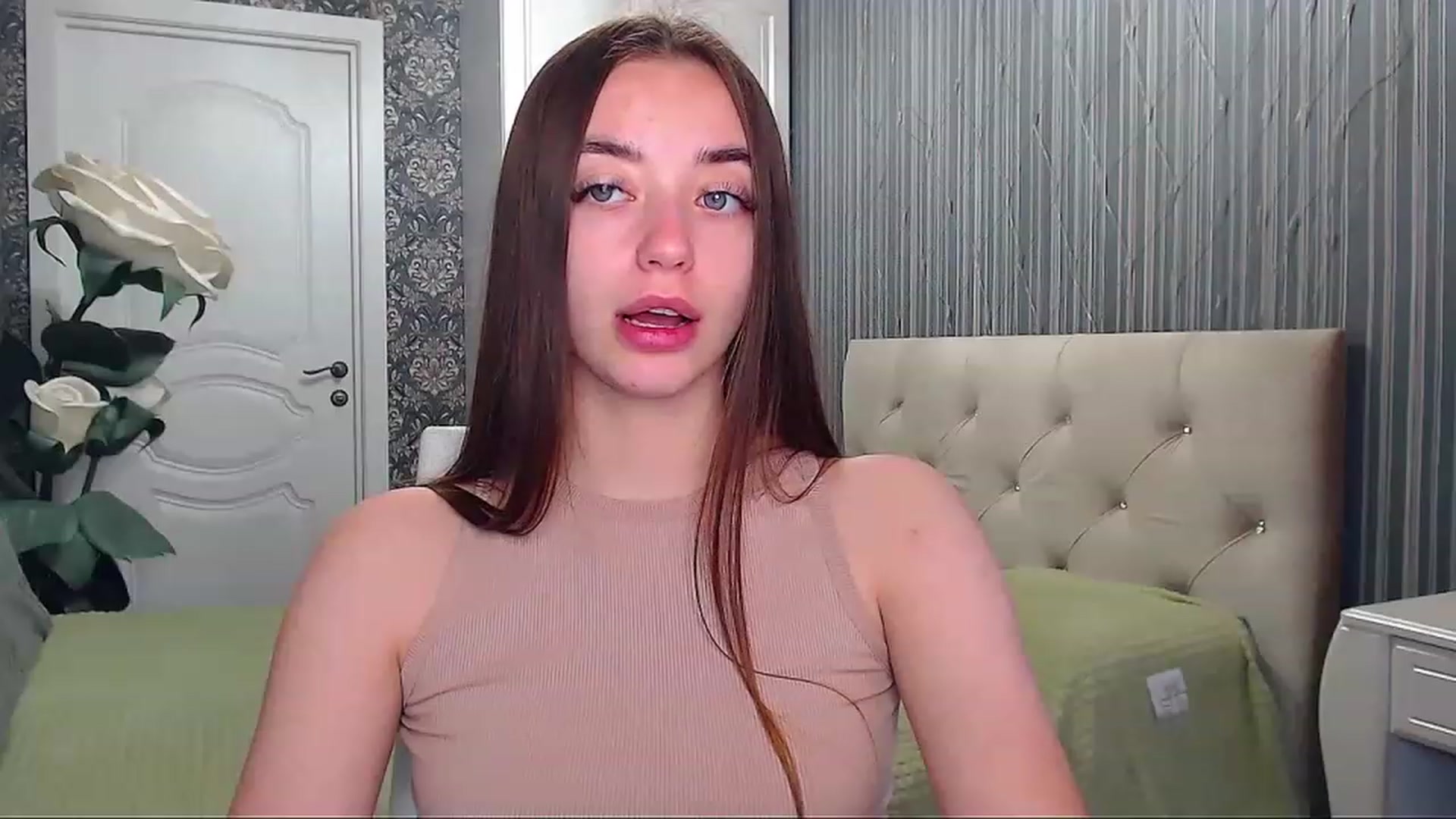 Gallery image thumbnail from EmeraldLilyyy's myfreecams stream on, 06/26/2023, 07:21 image 2 of 20