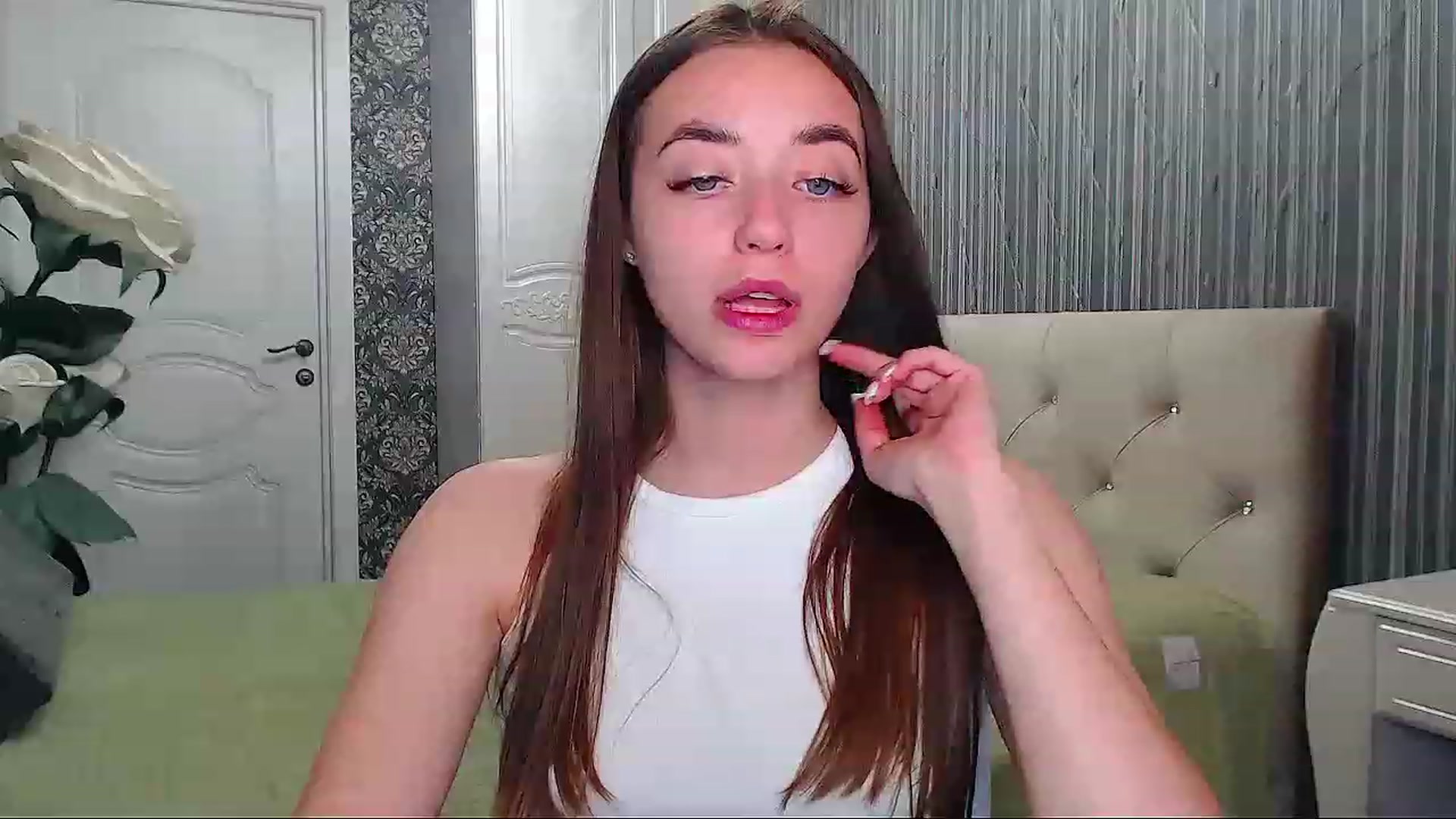 Gallery image thumbnail from EmeraldLilyyy's myfreecams stream on, 06/29/2023, 11:17 image 10 of 20