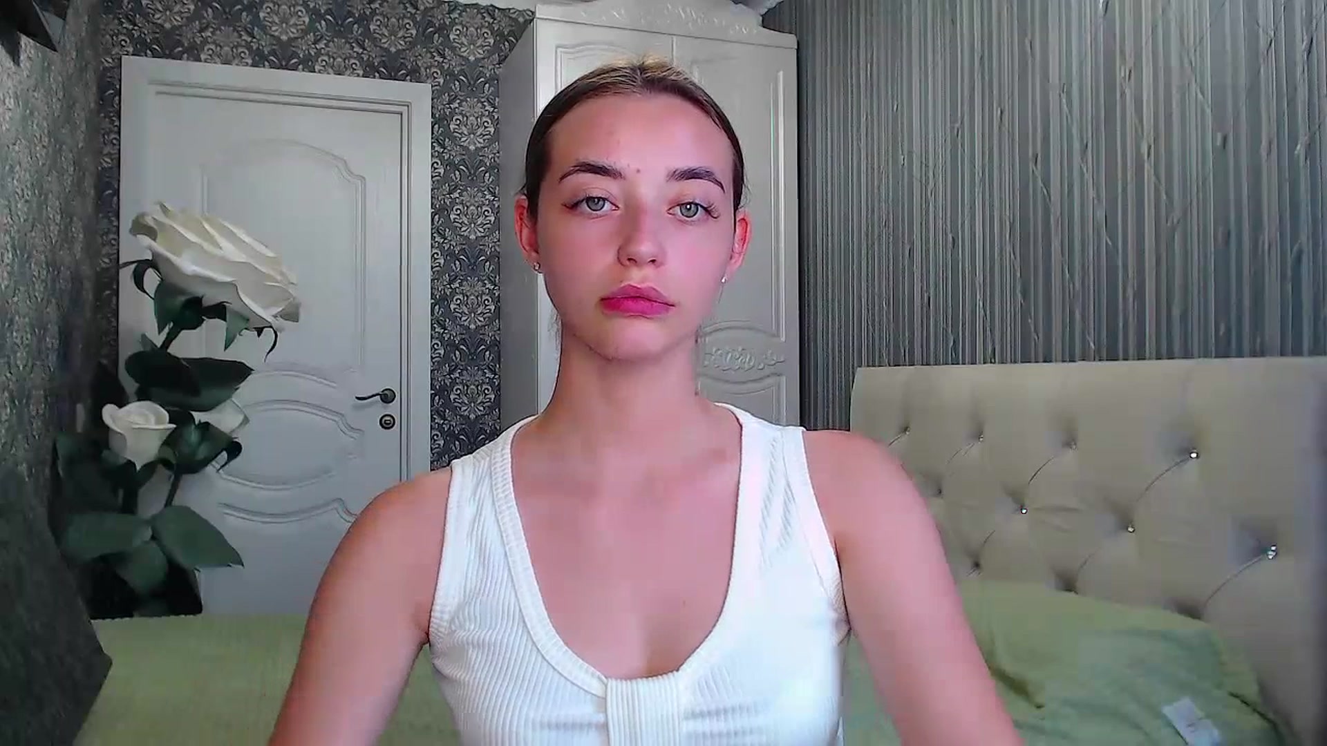 Gallery image thumbnail from EmeraldLilyyy's myfreecams stream on, 07/15/2023, 13:12 image 14 of 20