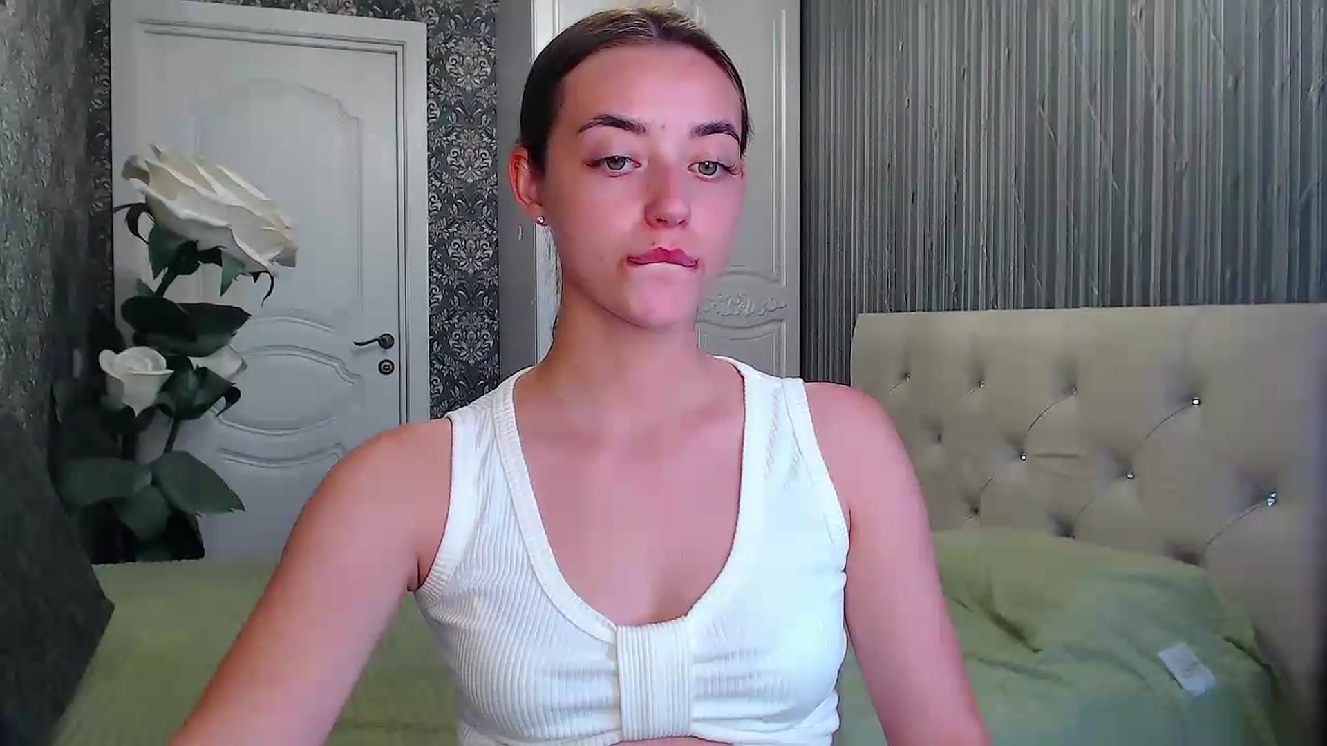 Gallery image thumbnail from EmeraldLilyyy's myfreecams stream on, 07/15/2023, 13:12 image 19 of 20