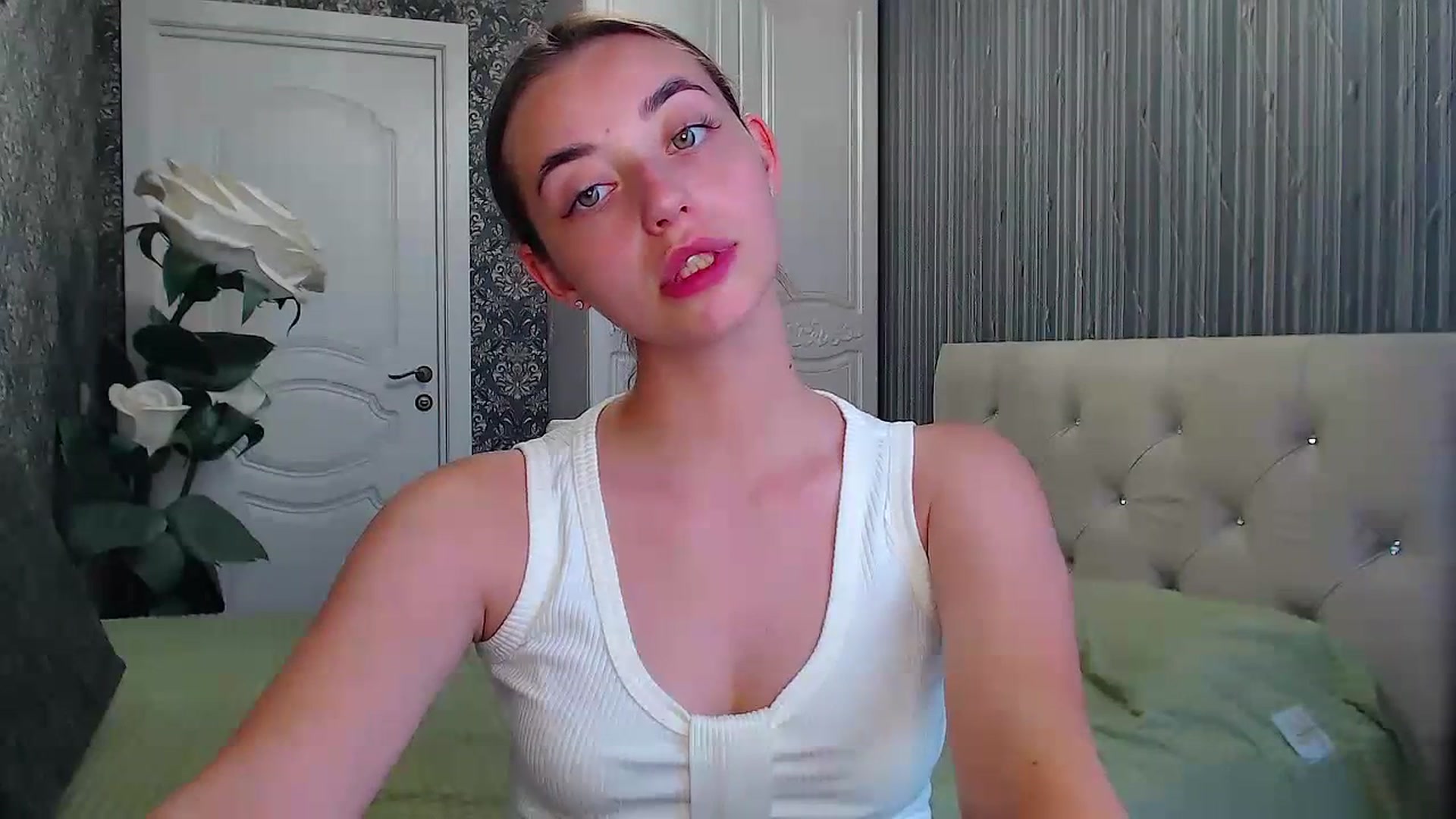 Gallery image thumbnail from EmeraldLilyyy's myfreecams stream on, 07/15/2023, 13:12 image 16 of 20