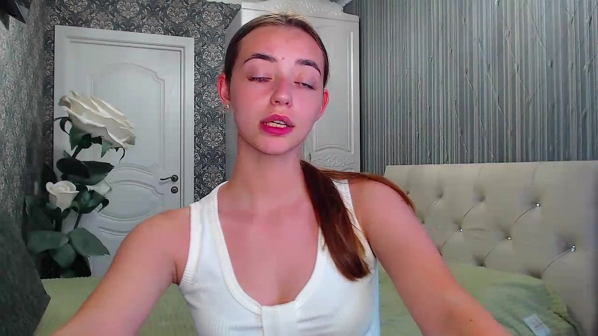 Gallery image thumbnail from EmeraldLilyyy's myfreecams stream on, 07/15/2023, 13:12 image 11 of 20