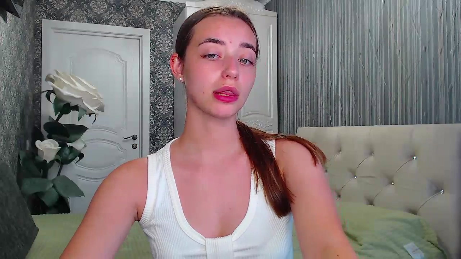 Gallery image thumbnail from EmeraldLilyyy's myfreecams stream on, 07/15/2023, 13:12 image 10 of 20