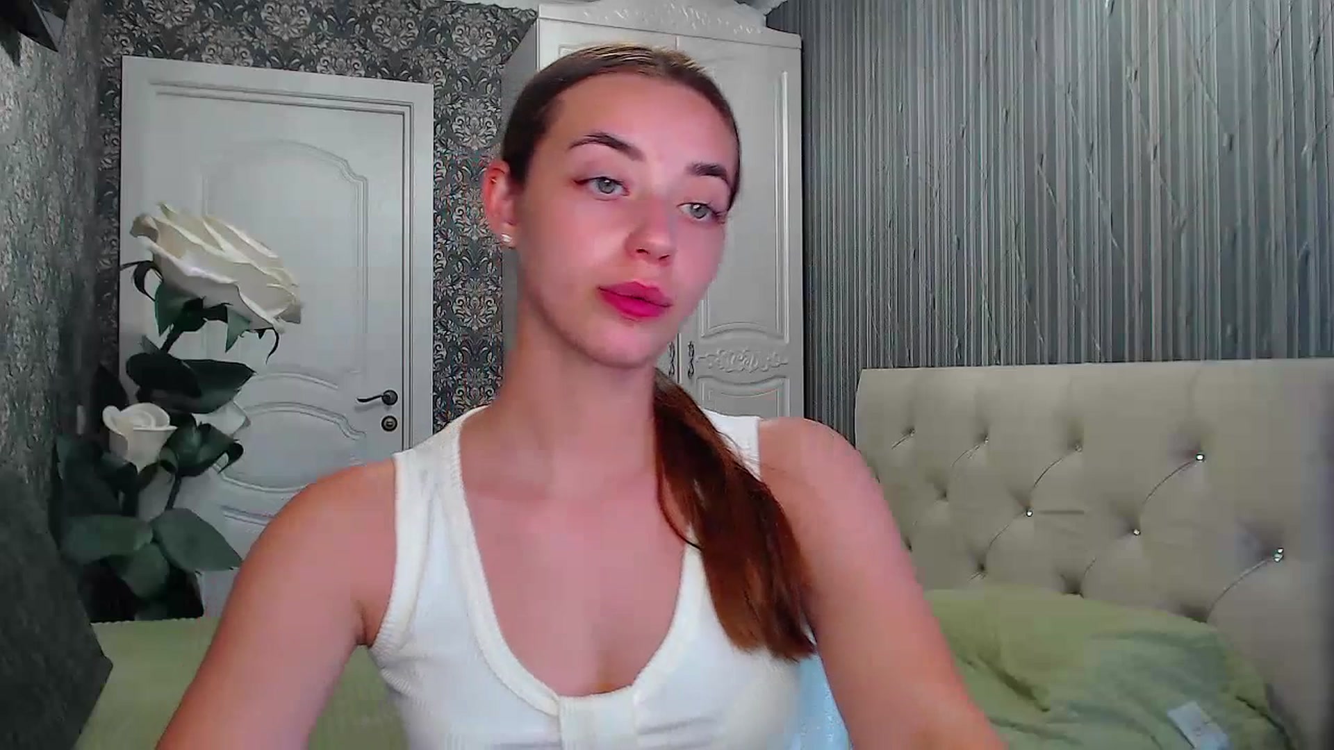Gallery image thumbnail from EmeraldLilyyy's myfreecams stream on, 07/15/2023, 13:12 image 12 of 20