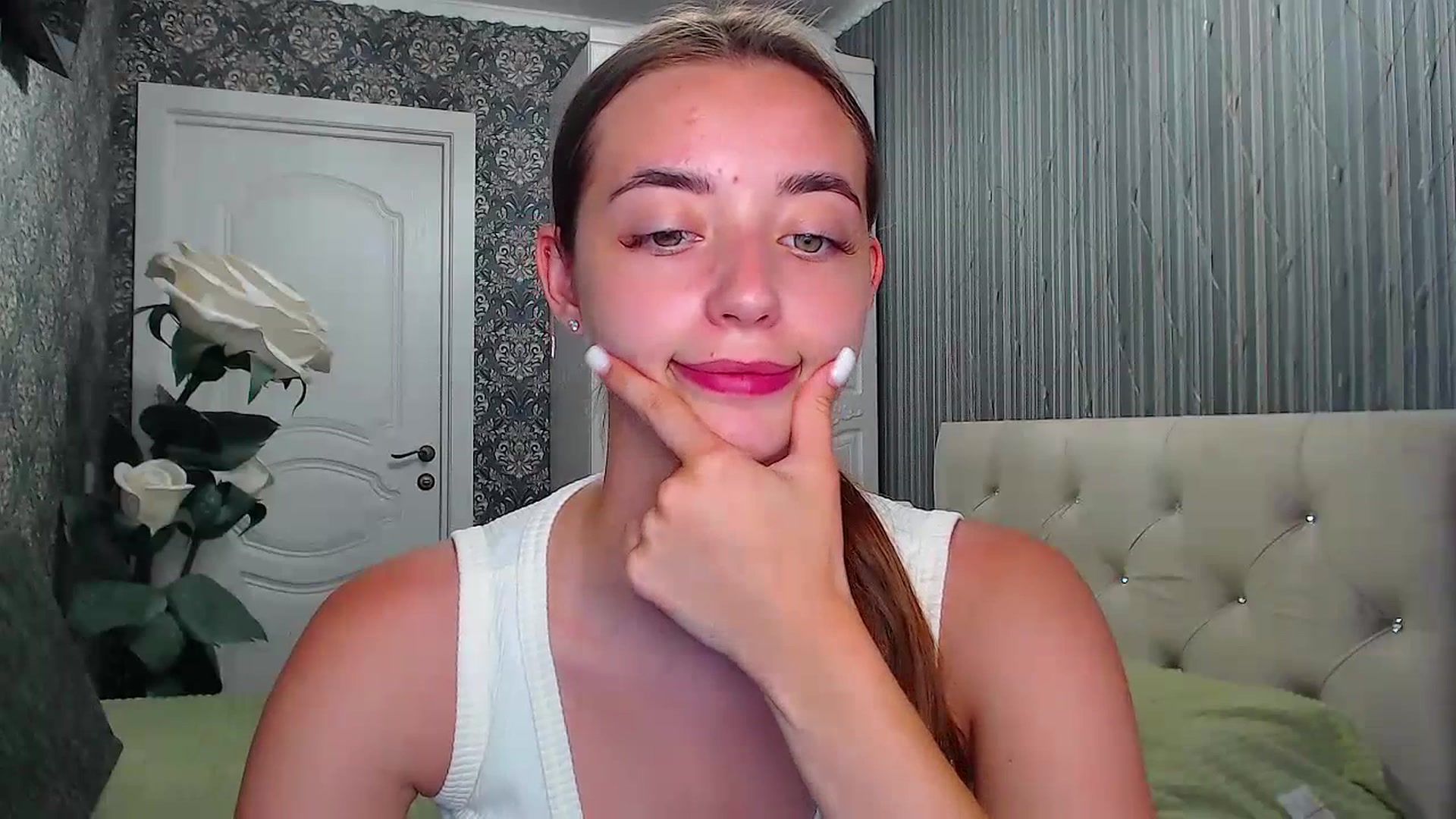 Gallery image thumbnail from EmeraldLilyyy's myfreecams stream on, 07/15/2023, 13:12 image 8 of 20