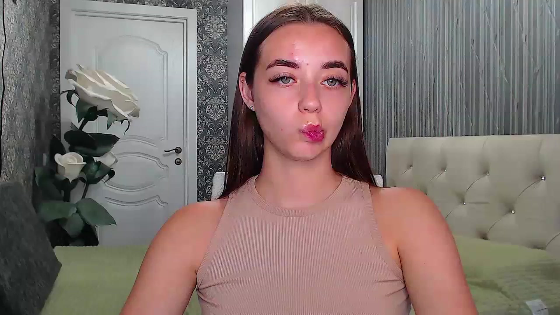 Gallery image thumbnail from EmeraldLilyyy's myfreecams stream on, 07/16/2023, 13:39 image 19 of 20