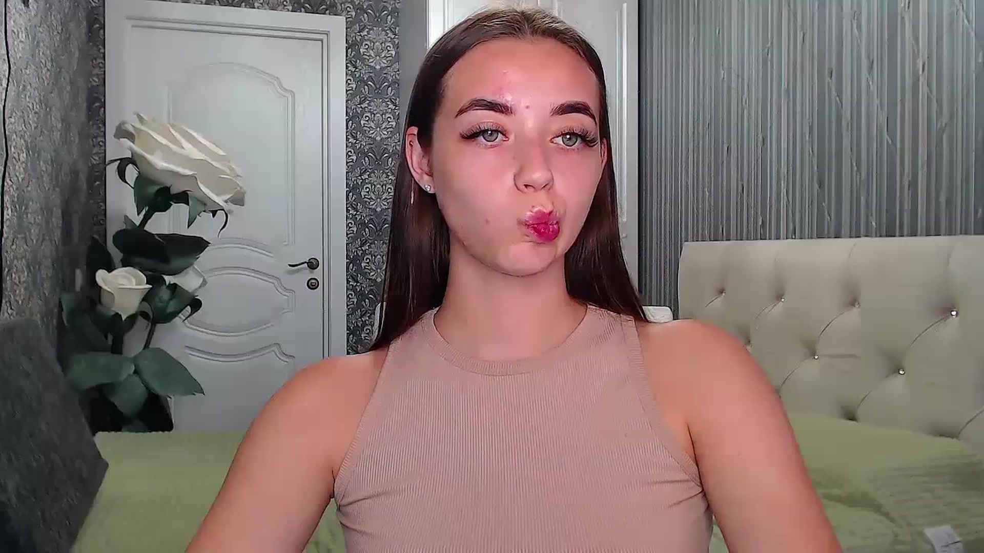 Gallery image thumbnail from EmeraldLilyyy's myfreecams stream on, 07/16/2023, 13:39 image 13 of 20