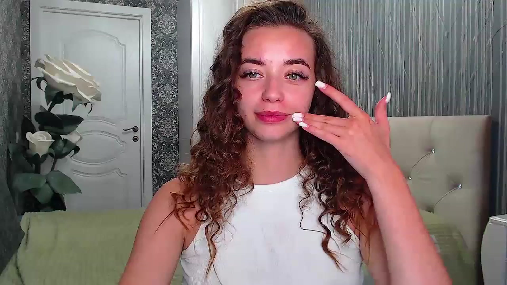 Gallery image thumbnail from EmeraldLilyyy's myfreecams stream on, 07/17/2023, 07:26 image 16 of 20