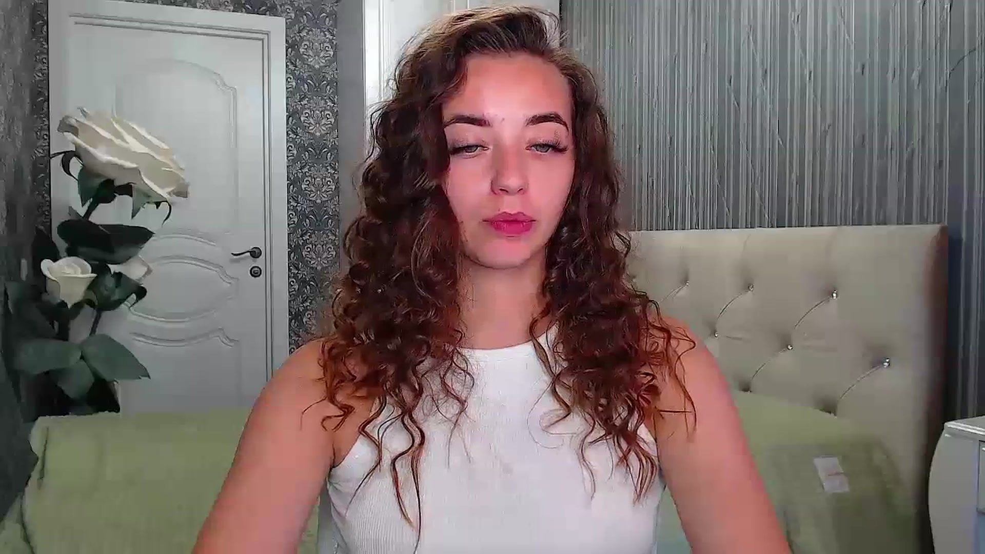 Gallery image thumbnail from EmeraldLilyyy's myfreecams stream on, 07/17/2023, 08:31 image 4 of 20