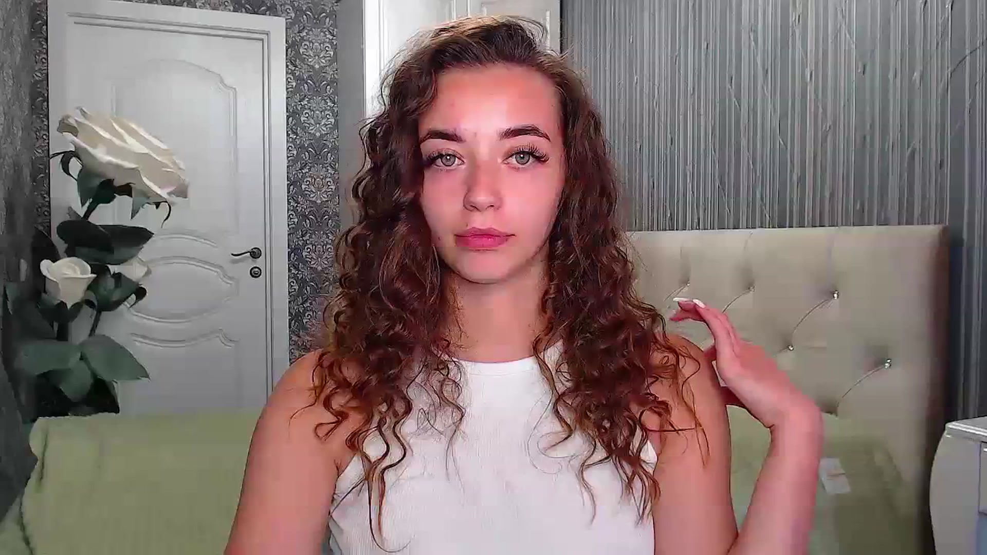 Gallery image thumbnail from EmeraldLilyyy's myfreecams stream on, 07/17/2023, 08:31 image 10 of 20