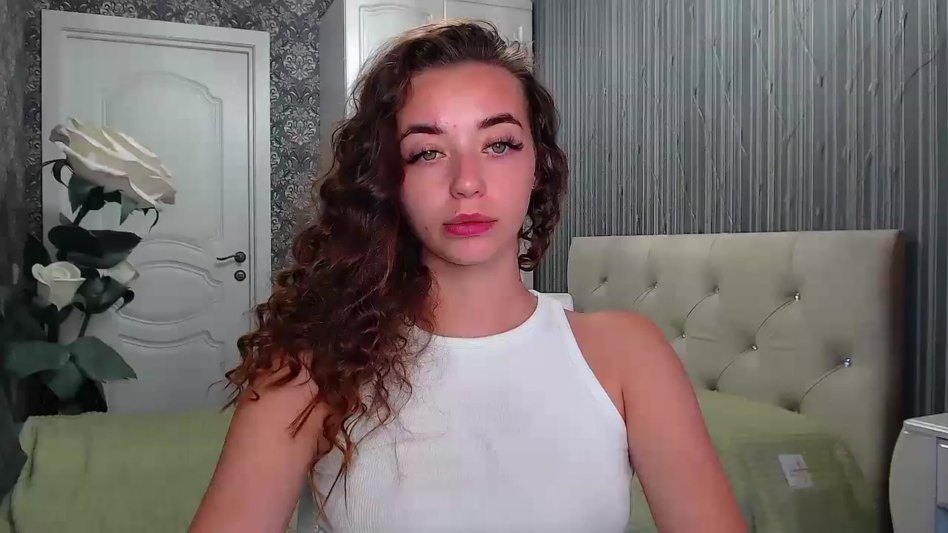 Gallery image thumbnail from EmeraldLilyyy's myfreecams stream on, 07/17/2023, 08:31 image 14 of 20