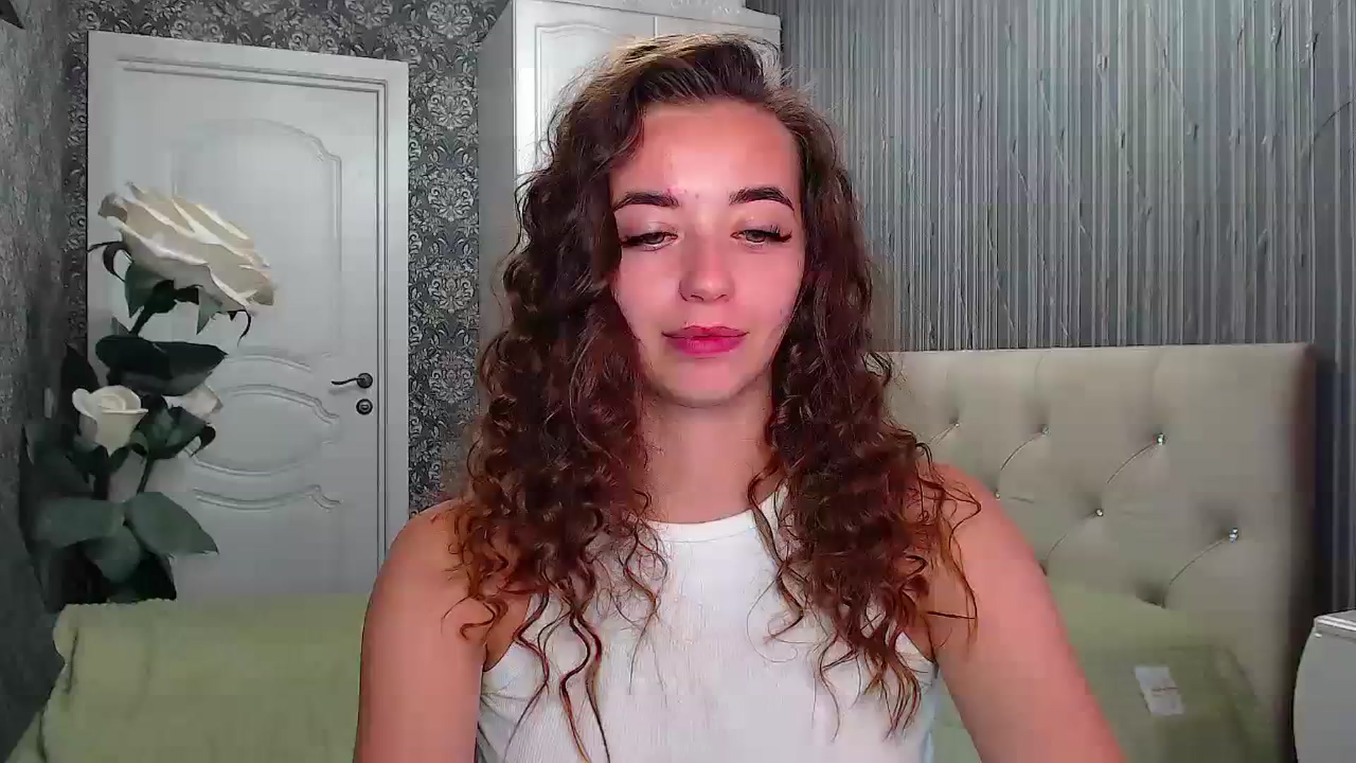 Gallery image thumbnail from EmeraldLilyyy's myfreecams stream on, 07/17/2023, 08:31 image 3 of 20