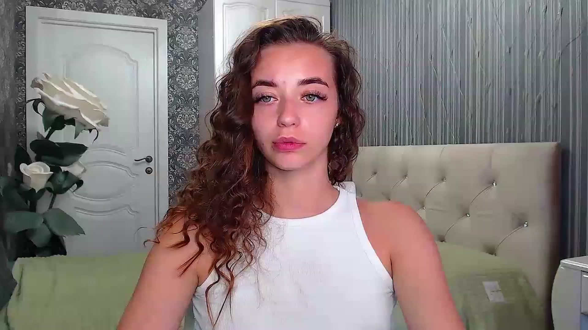 Gallery image thumbnail from EmeraldLilyyy's myfreecams stream on, 07/17/2023, 08:31 image 19 of 20