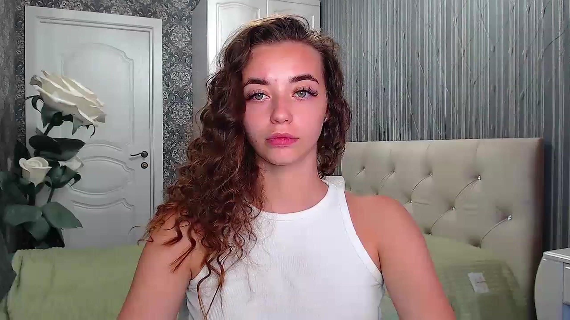 Gallery image thumbnail from EmeraldLilyyy's myfreecams stream on, 07/17/2023, 08:31 image 17 of 20