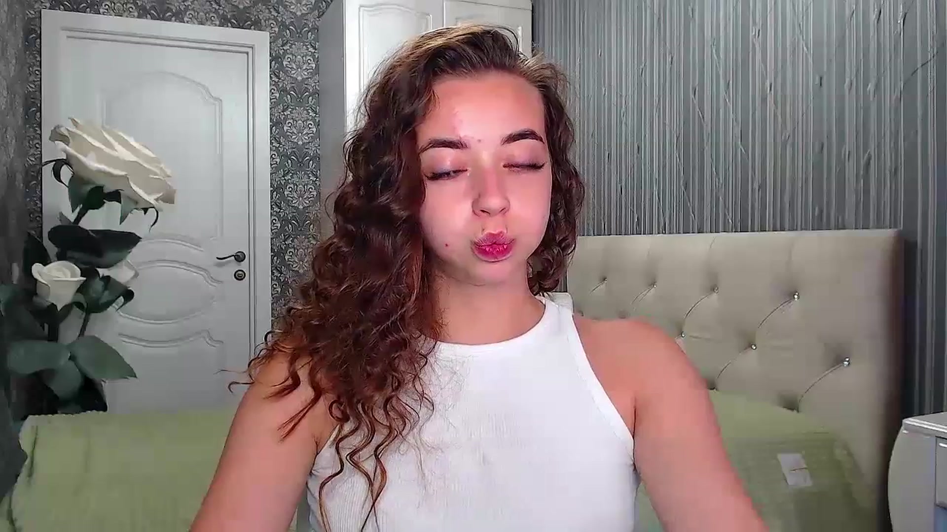 Gallery image thumbnail from EmeraldLilyyy's myfreecams stream on, 07/17/2023, 08:31 image 20 of 20