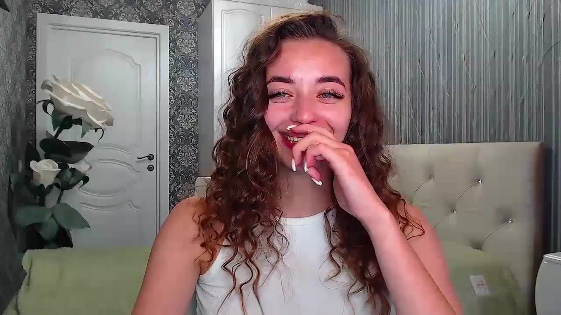 Gallery image thumbnail from EmeraldLilyyy's myfreecams stream on, 07/17/2023, 08:31 image 2 of 20