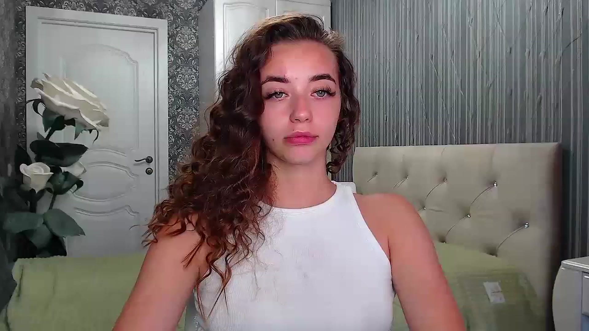 Gallery image thumbnail from EmeraldLilyyy's myfreecams stream on, 07/17/2023, 08:31 image 15 of 20