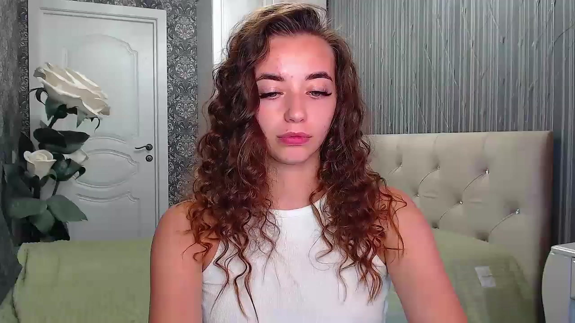 Gallery image thumbnail from EmeraldLilyyy's myfreecams stream on, 07/17/2023, 08:31 image 5 of 20
