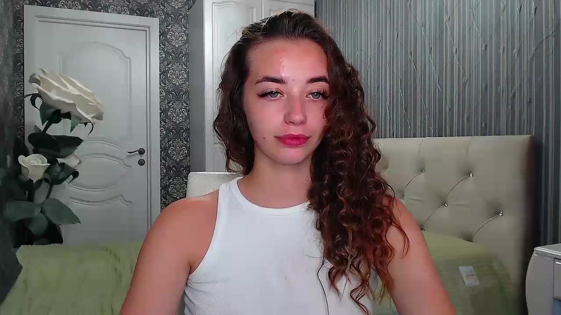 Gallery image thumbnail from EmeraldLilyyy's myfreecams stream on, 07/17/2023, 09:59 image 18 of 20